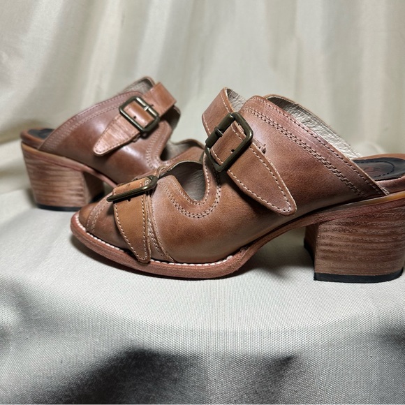 Freebird by Steven Women's Caprice Buckle Leather Sandals Size 8 - Picture 3 of 13